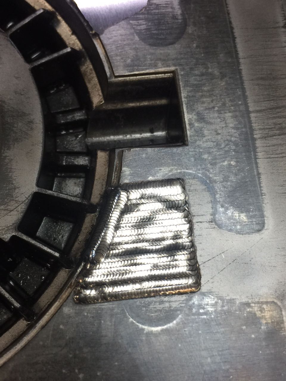 Reparación de moldes de inyección con soldadura láser PRIVARSA