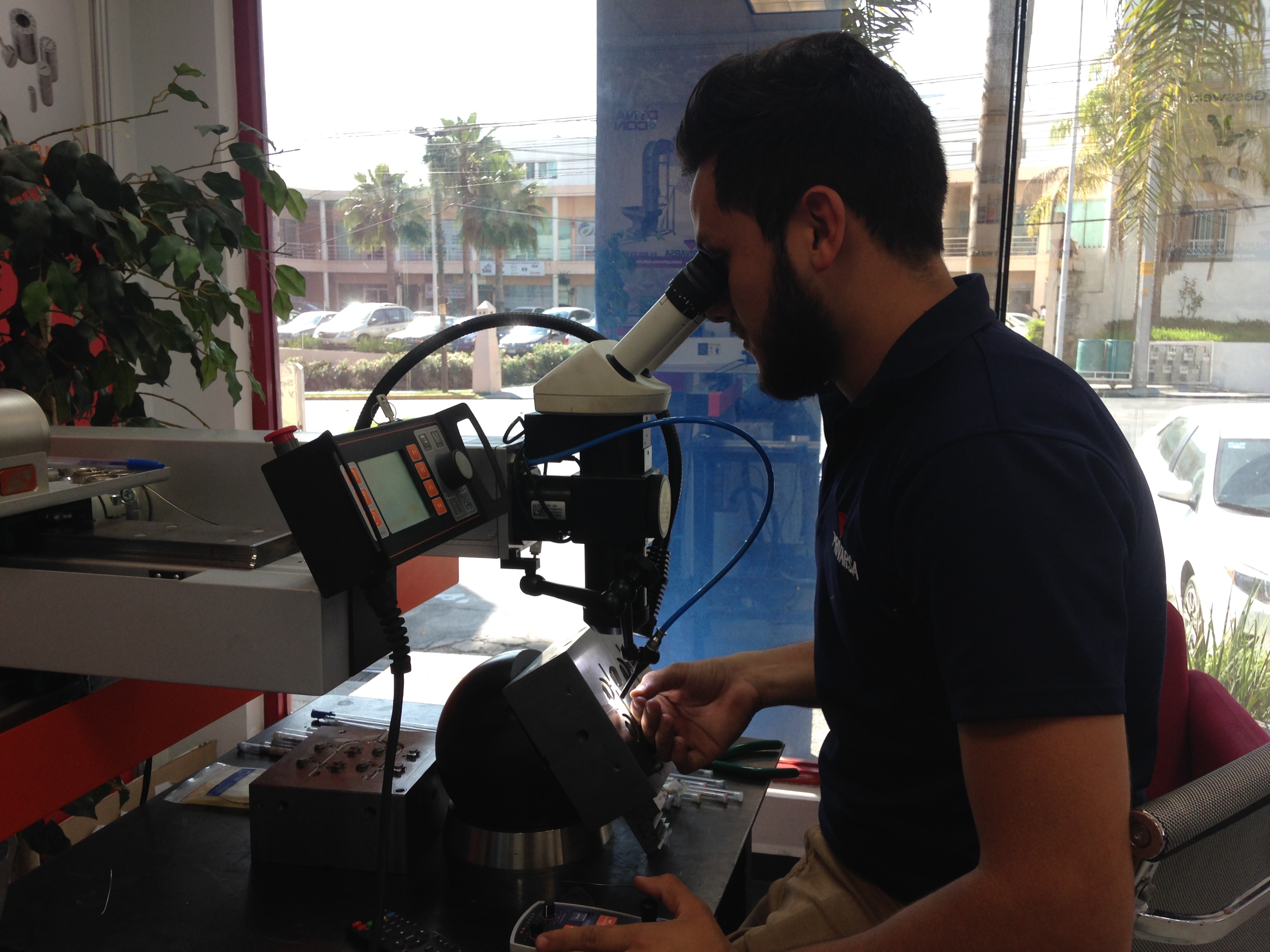 Reparación de moldes de inyección con soldadura láser PRIVARSA