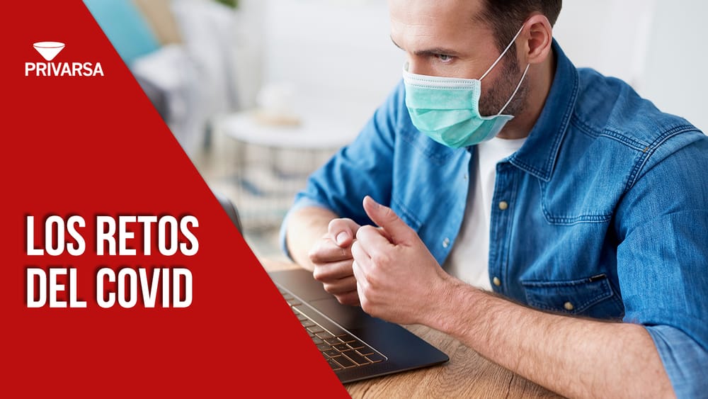 banner de PRIVARSA - hombre con cubrebocas sentado frente a una computadora